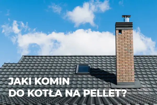 Ceglany komin do kotła na pellet na tle błękitnego nieba z chmurami.