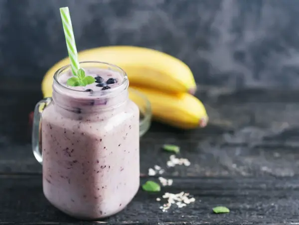 Najlepszy koktajl z borówek i banana – prosty przepis na zdrowie
