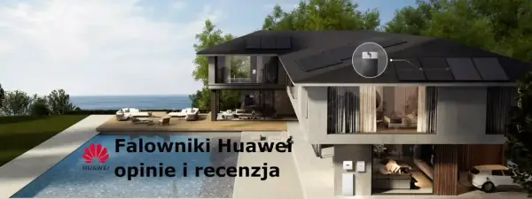 Nowoczesny dom z panelami słonecznymi na dachu i basenem. Falowniki Huawei 6kW zapewniają energię.