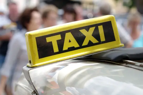 Najtańsze taxi w Warszawie – sprawdź ceny i opinie, aby zaoszczędzić