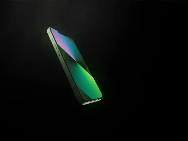 Zielony iPhone 13 w locie, idealny do uchwycenia każdej chwili. Poznaj jego wymiary.