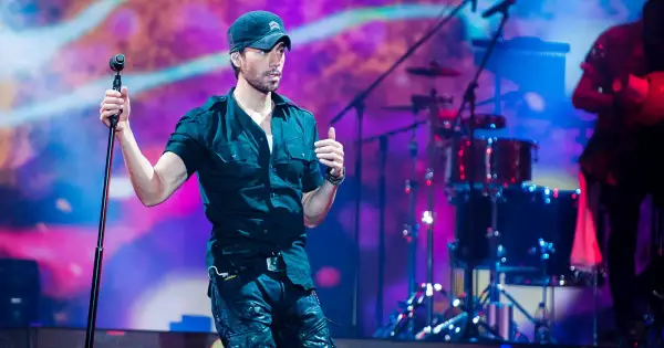 Ile trwa koncert Enrique Iglesiasa? Poznaj czas trwania występu!