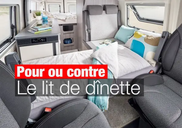 Aménagement intérieur d'un camping-car avec un lit de dînette transformé, prêt pour le repos.