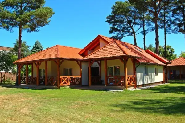 Ośrodki nad morzem w Rowach: blisko plaży i atrakcji