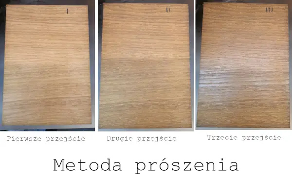 Trzy próbki drewna z różną liczbą warstw bejcy. Pierwsza próbka ma jedną warstwę, druga dwie, a trzecia trzy. Widać, jak bejca stopniowo przyciemnia drewno.