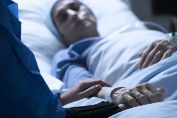 Jak długo trwa grzechotka śmierci i co oznacza dla bliskich?