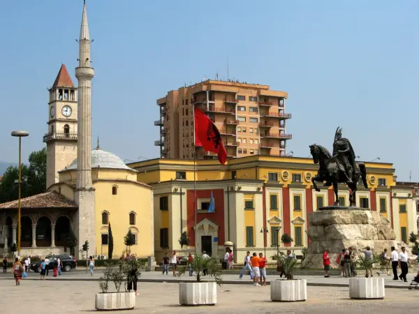 Lot Gdańsk-Albania: Ile trwa? Sprawdź czas podróży!