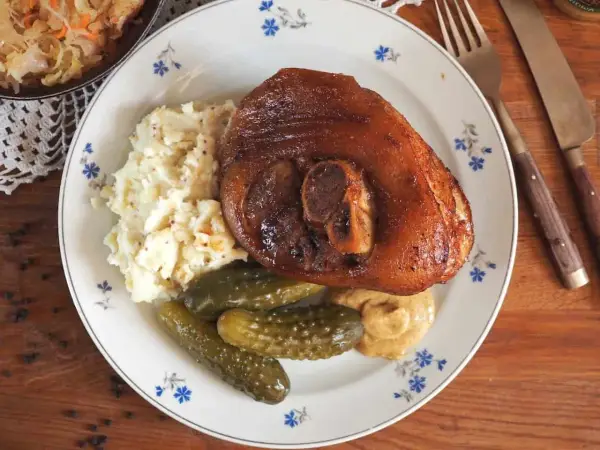 Golonka gotowana i pieczona - przepis na idealną skórkę!