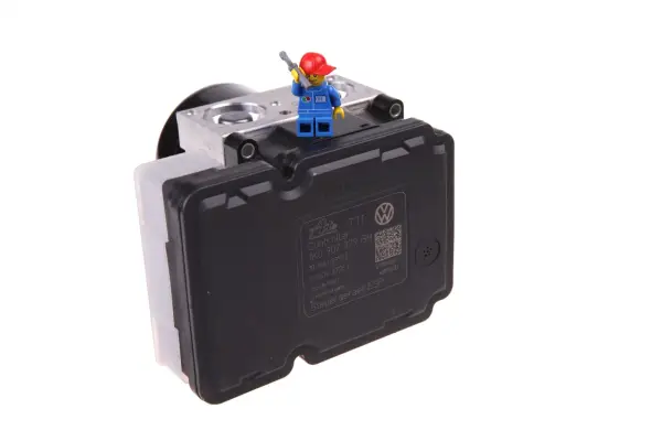 Lego mechanik naprawia moduł ABS, być może z błędem dtc u0405 ford.
