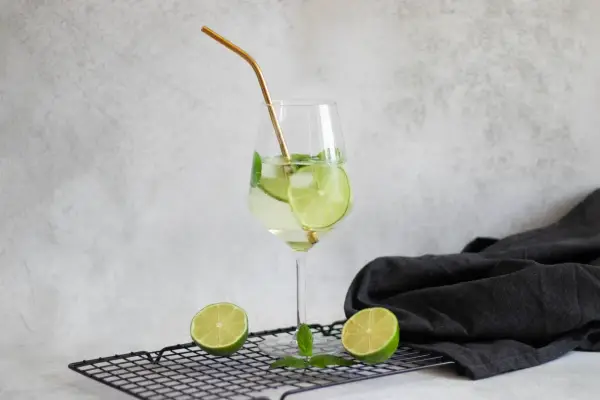 Hugo Spritz: Jak zrobić idealnego drinka? Przepis i sekrety