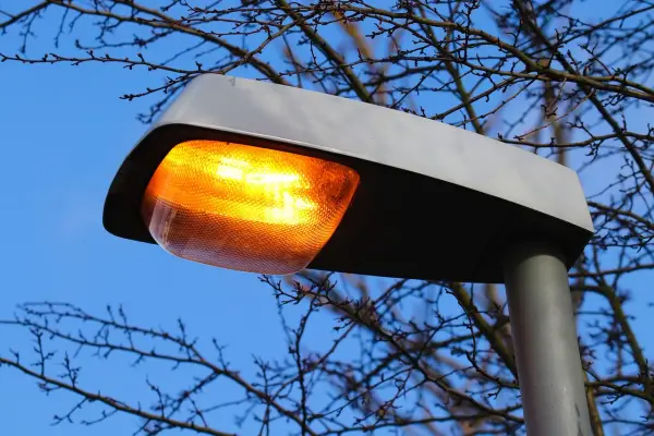 Kto odpowiada za oświetlenie na wsi? Twój przewodnik i zgłaszanie awarii