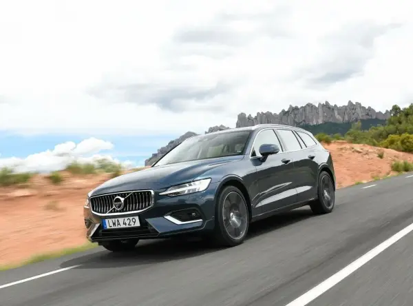 Volvo V60 - Czy to kombi premium dla Ciebie? Opinie i wady