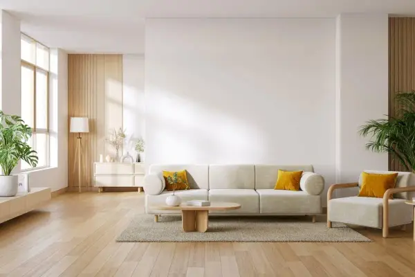 Soggiorno moderno con divano beige, poltrona, tavolino in legno e piante. Perfetto per abbinare porte e infissi con stile.