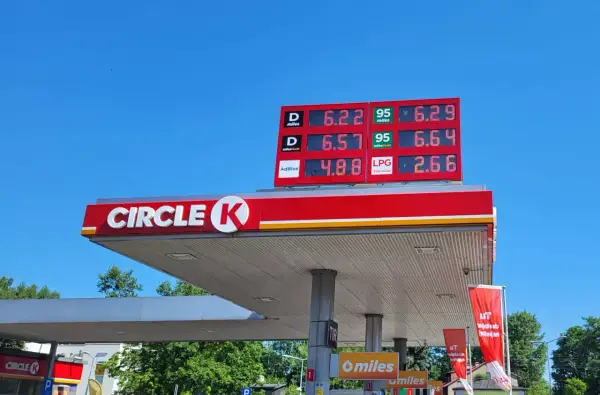 Cena gazu LPG na stacji Circle K: 2.66. Widoczne też ceny diesla i benzyny 95.
