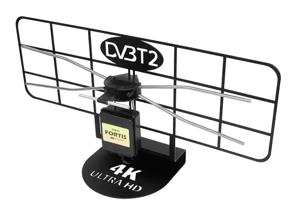Antena DVB-T2 Fortis 4K Ultra HD. Choć nie jest to sposób, jak zrobić antenę TV z baterii, to urządzenie zapewnia doskonały odbiór.