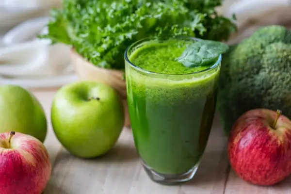Smoothie warzywno-owocowe: Przepisy, korzyści, uniknij błędów!