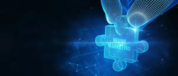 Cyfrowa łamigłówka z napisem "NEURO MARKETING" w technologii siatkowej, trzymana przez dłoń.