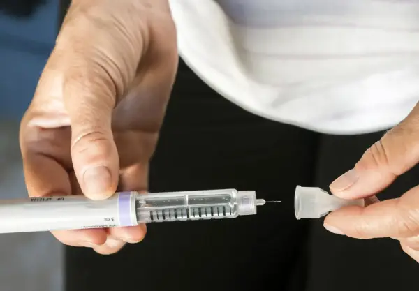Insulina: Rola, Rodzaje, Bezpieczeństwo i Dostęp w Polsce