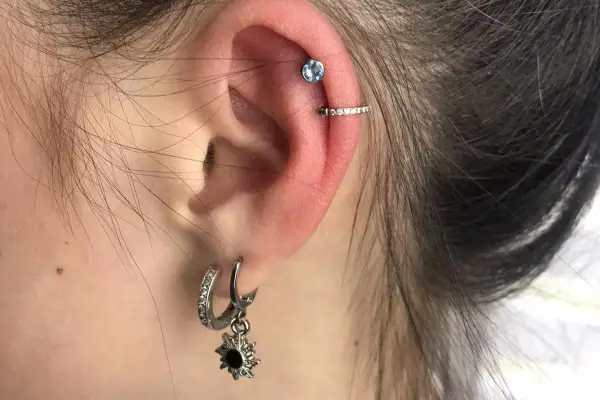 Najlepsze salony piercingu w Warszawie – gdzie bezpiecznie zrobić piercing?