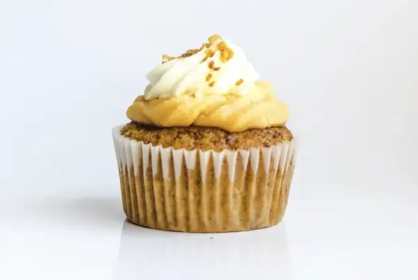 Idealne cupcakes „jak z cukierni”: bazowy biszkopt + 3 warianty kremu