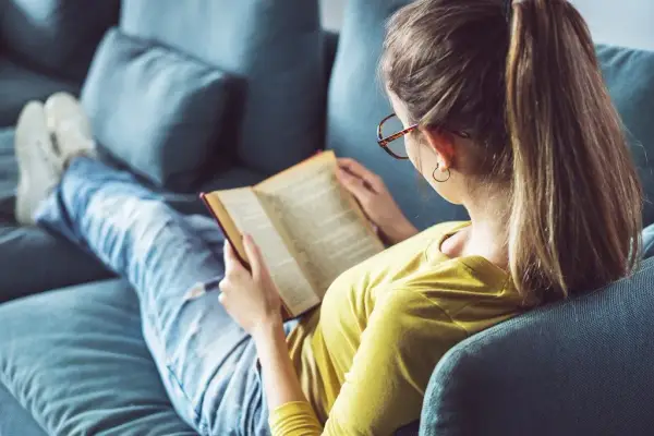 O czym jest książka Bad Friends? Poznaj emocjonującą fabułę i bohaterów
