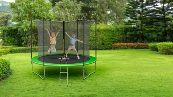 Trampolina ogrodowa – sposób na aktywność i zabawę w ogrodzie!