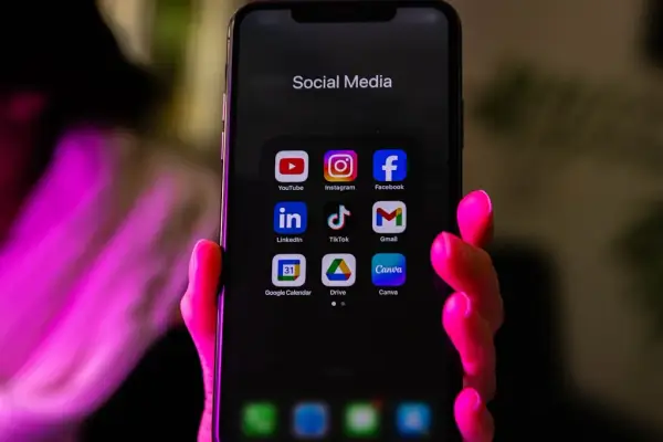10 trendów w aplikacjach mobilnych, które dominowały w 2025 roku