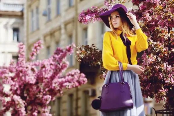 Fioletowe stylizacje: Odkryj modne pomysły na wyjątkowe outfity