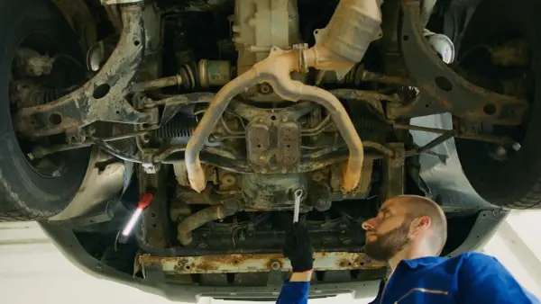 Zapowietrzony układ paliwowy diesel objawy – jak je rozpoznać i naprawić