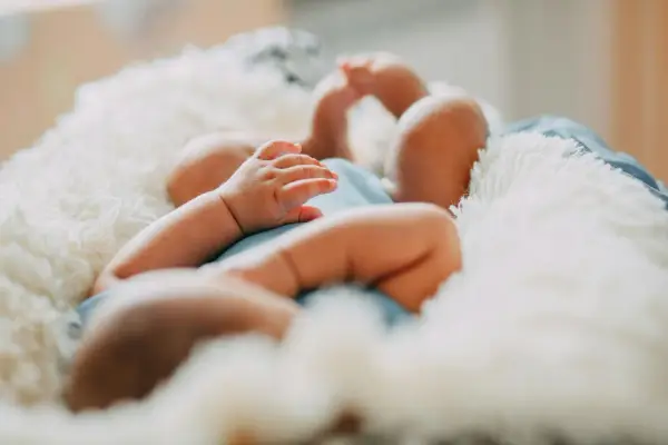 Łóżeczka na wymiar – idealne dopasowanie do Twojej przestrzeni