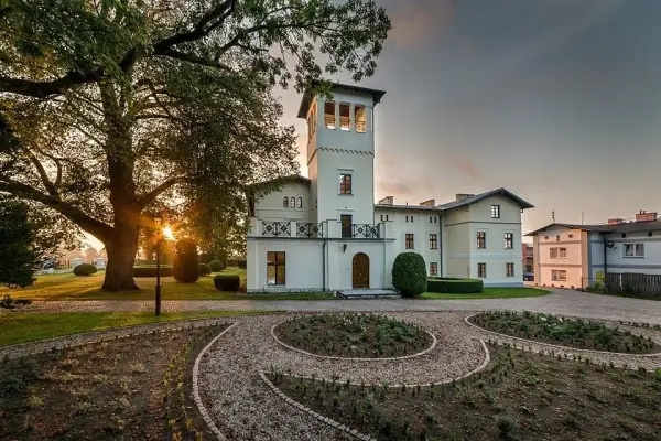 Pałac w Kłaninie: odkryj jego fascynującą historię i architekturę