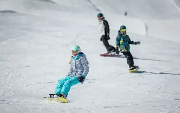 Jaki snowboard dla dziecka: uniknij błędów przy wyborze deski