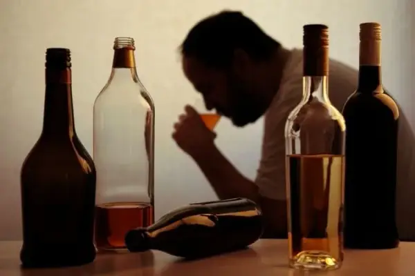 Alkoholizm: 7 skutecznych sposobów na pomoc alkoholikowi i rodzinie