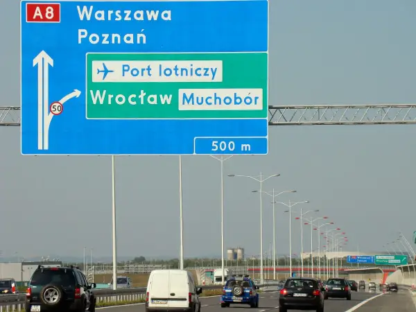 Jak dojechać do lotniska Wrocław? Sprawdź najlepsze opcje transportu