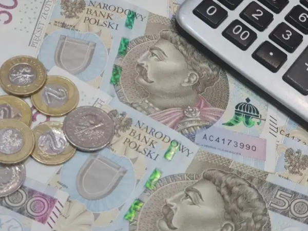 Oprocentowanie lokat: aktualne stawki i porównanie ofert banków