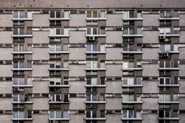 Czy dzieci muszą spłacać długi rodziców za mieszkanie? Sprawdź, co grozi