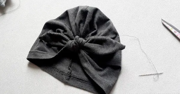 Jak uszyć czapkę turban z kokardą - proste kroki i porady