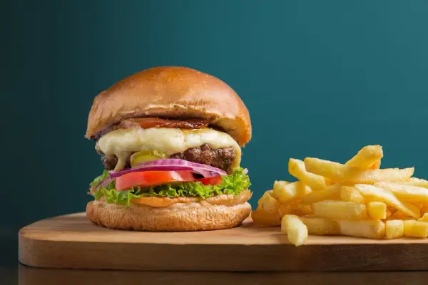 Jakie nietypowe dodatki do burgera warto zamówić?