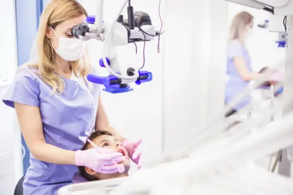 Mikroskop w stomatologii: przełom w precyzyjnym leczeniu