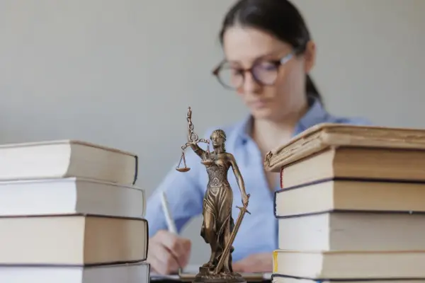 Europejskie rynki pracy a absolwenci prawa - gdzie czekają największe szanse na karierę?
