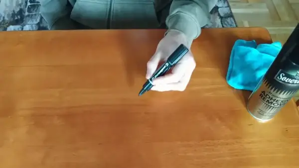 Skuteczne sposoby na to, czym zmyć marker z paneli bez śladów