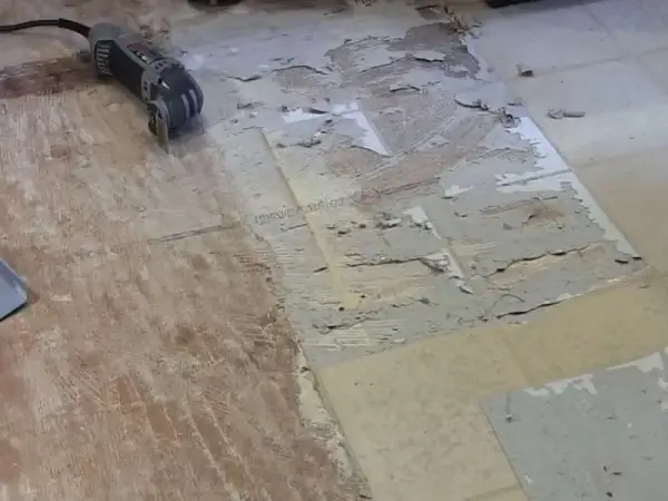 Skuteczne sposoby na to, czym rozpuścić klej do wykładzin w domu