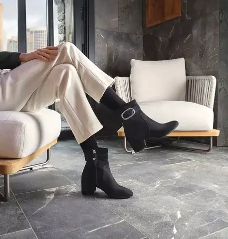 Buty COS: Idealne połączenie komfortu noszenia i nowoczesnego stylu
