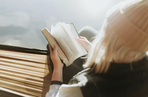 Gry karciane i rozgrywki losowe w literaturze: co wybrać do czytania?
