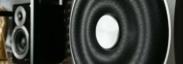 Subwoofer aktywny czy pasywny do kina domowego: najlepszy wybór w 2025