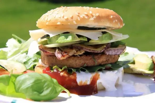 Jak smażyć hamburgery wołowe, aby były soczyste i pyszne