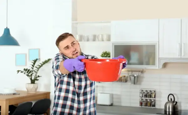 Ile czasu na zgłoszenie zalania mieszkania w PZU, aby uniknąć problemów?