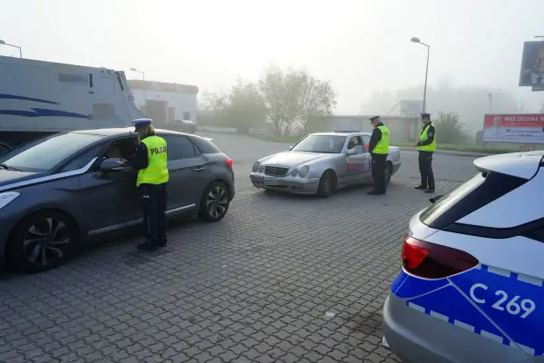 Czy można holować samochód bez tablic? Sprawdź legalność i ryzyko