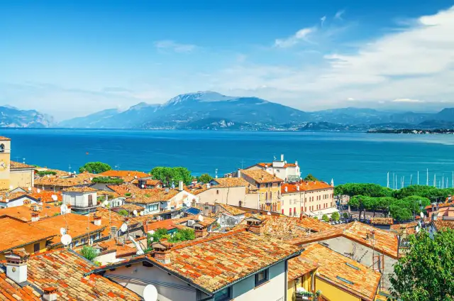 Gdzie zjeść w Desenzano del Garda? Najlepsze restauracje i widoki