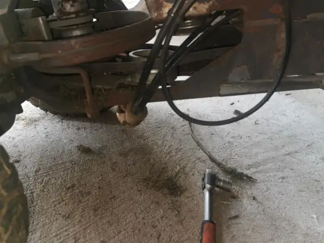Husqvarna: Wymiana paska w traktorku? Zrób to sam, bez serwisu!